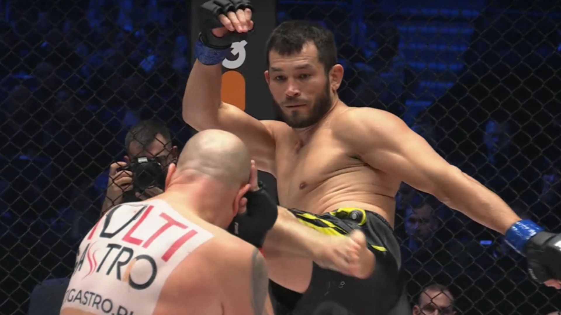 FAME MMA 29: Makhmud Muradov wypunktował Sararę. Zameldował się w finale o Mercedesa