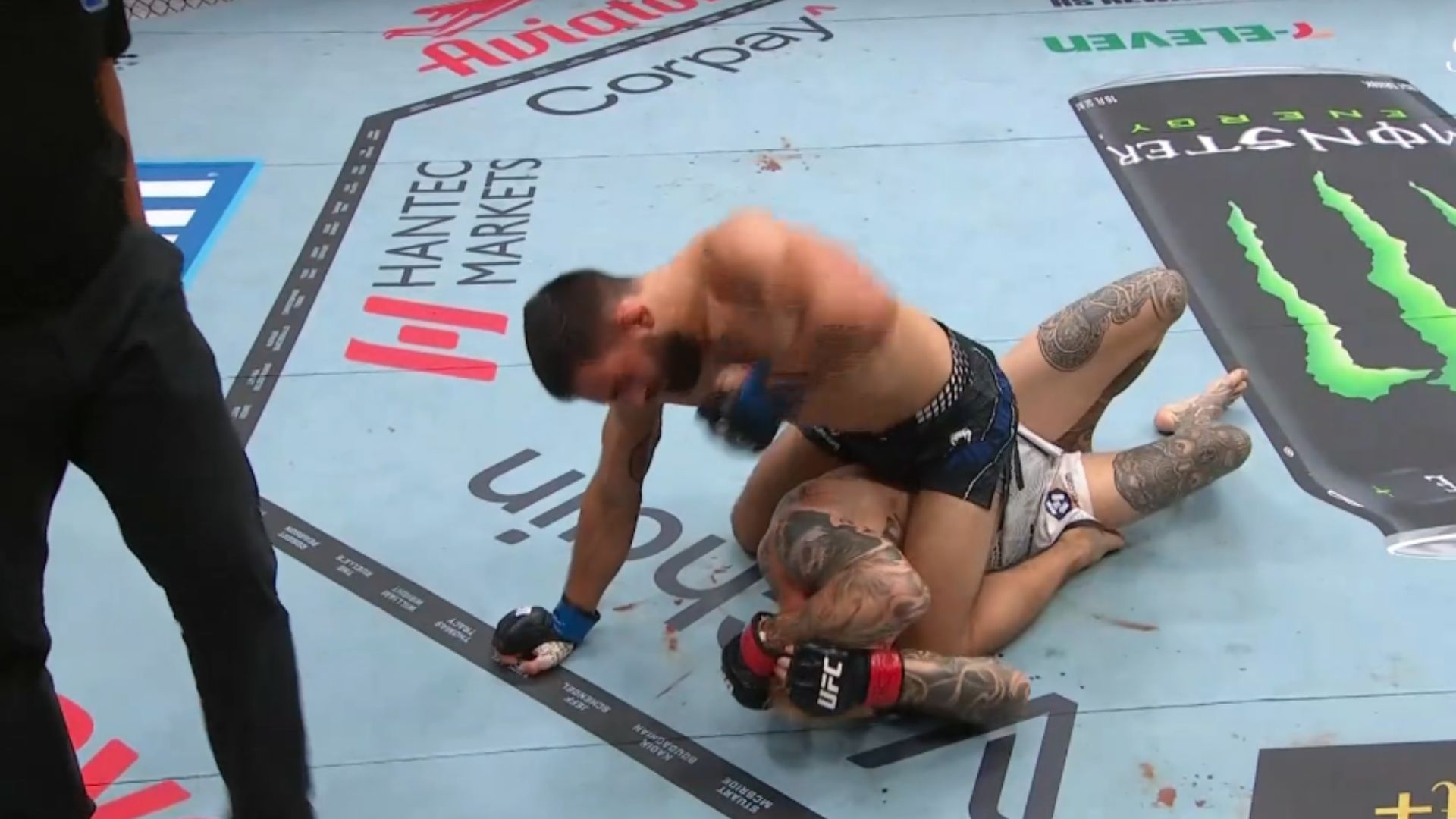 Festiwal bólu w wykonaniu Saint-Denis na UFC 325. Dan Hooker skończony w 2. rundzie