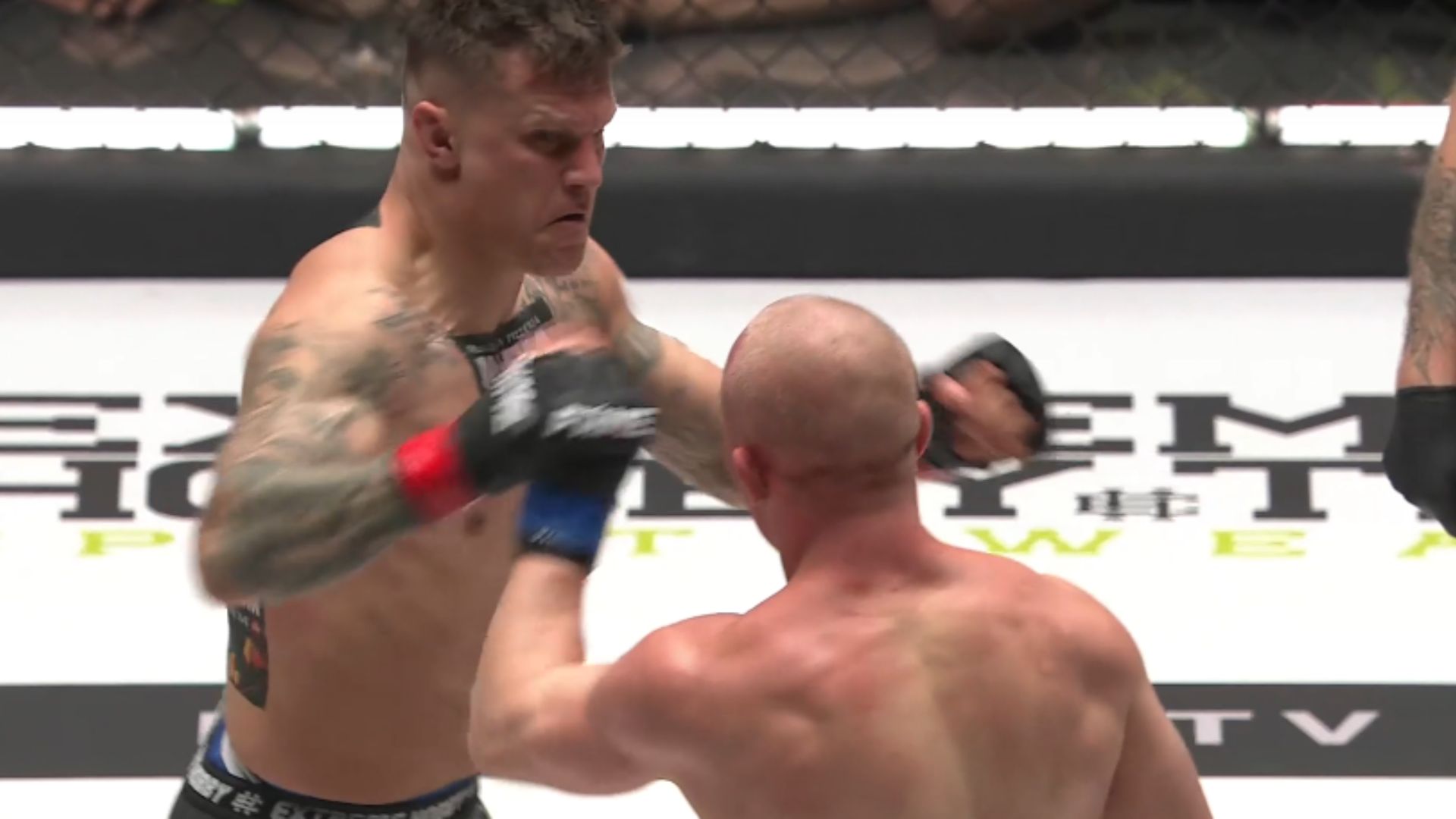 FAME 30: Alan Kwieciński pokonał Siwego. Potężne kolano zakończyło walkę