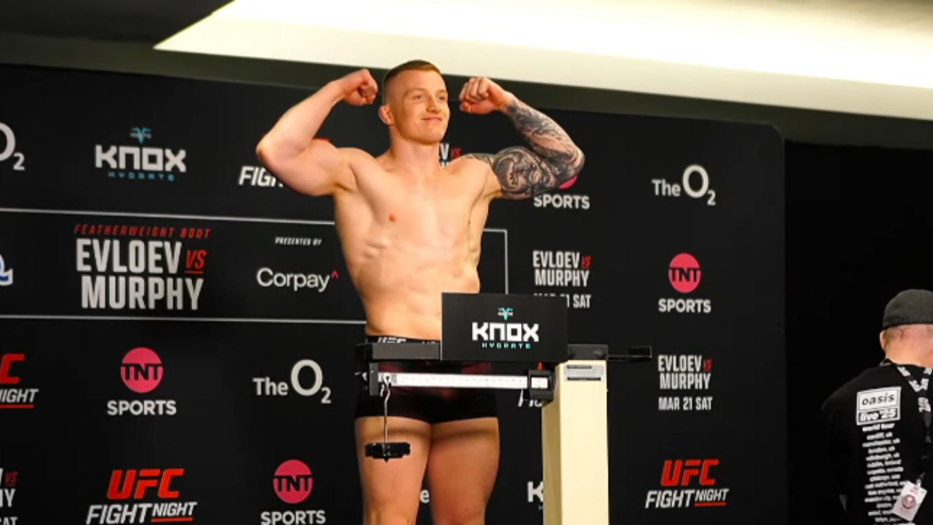 UFC Londyn: Iwo Baraniewski w limicie! Na porannym ważeniu nie brakowało emocji